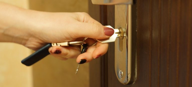 Why Key Keeps Turning In a Door Lock and How to Fix – FS Blog